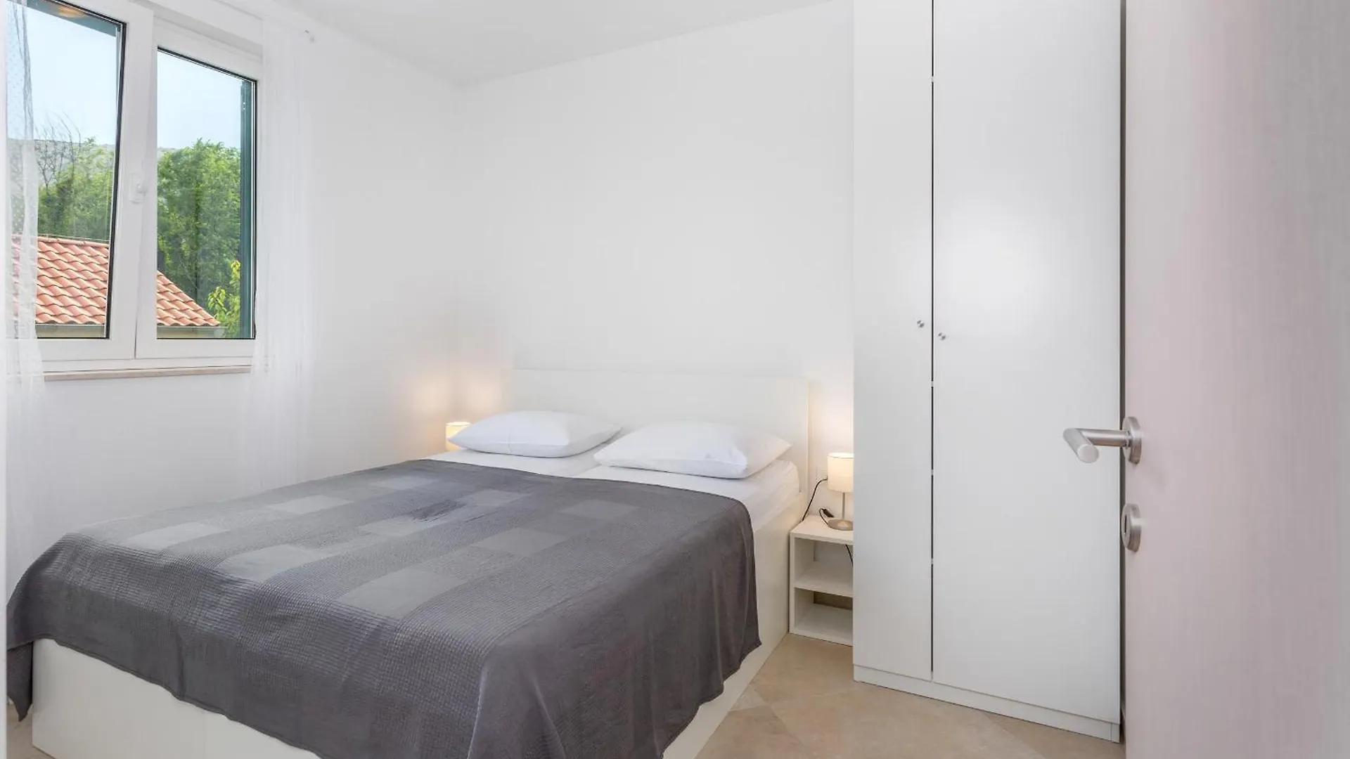 Divine Apartments Baška 0*,  Croaţia
