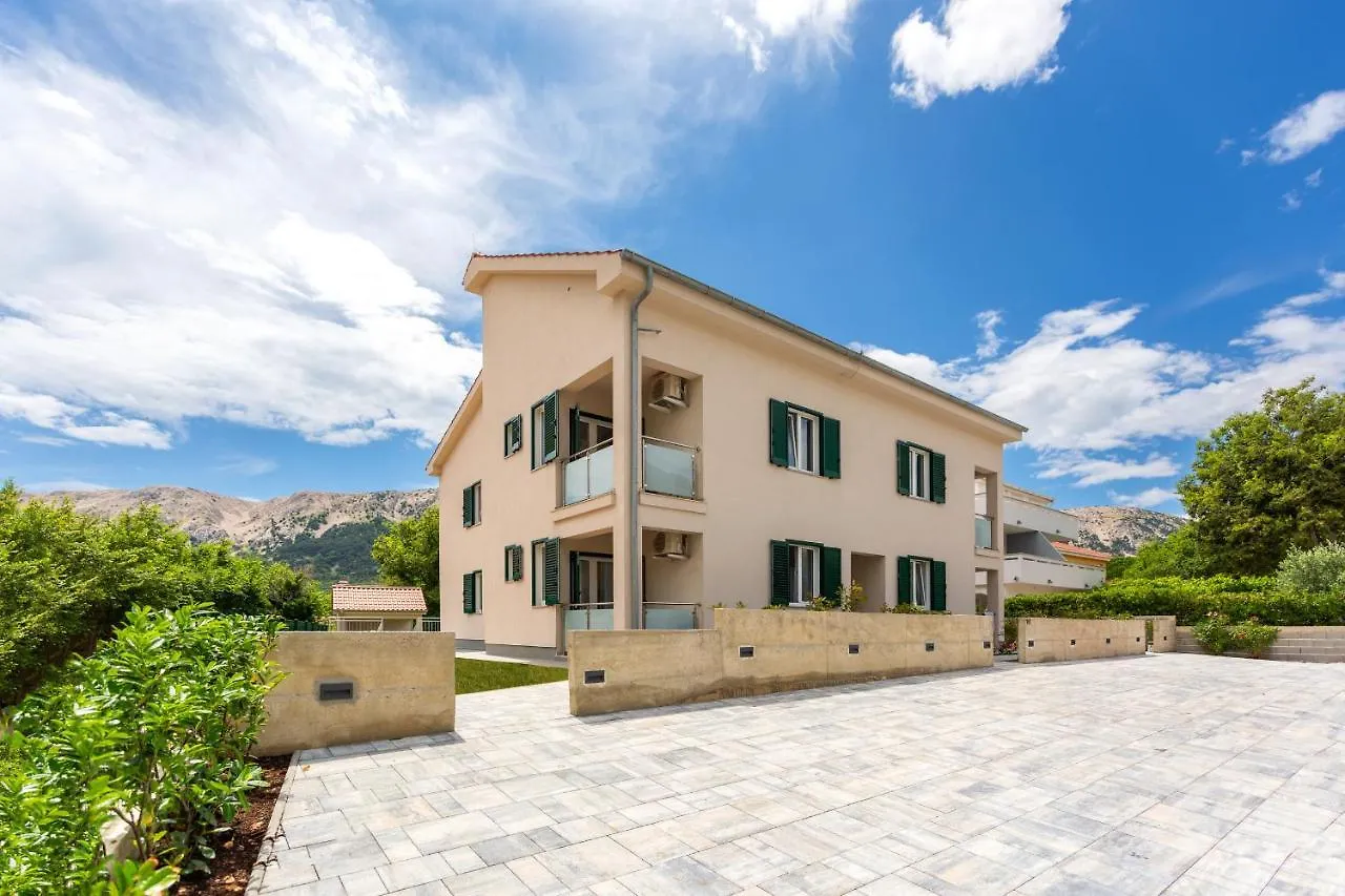 Divine Apartments Baska