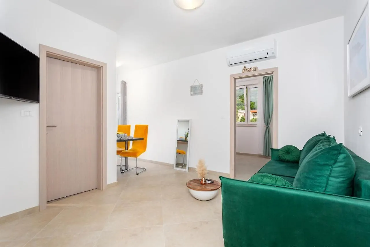 Divine Apartments Baska