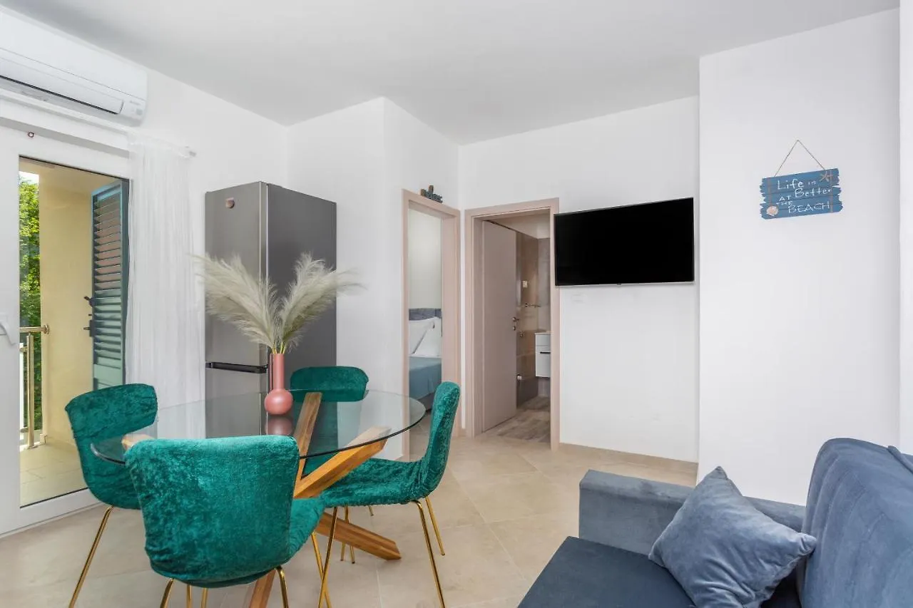 Divine Apartments Baska