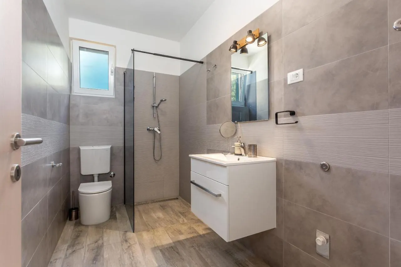 Divine Apartments Baska