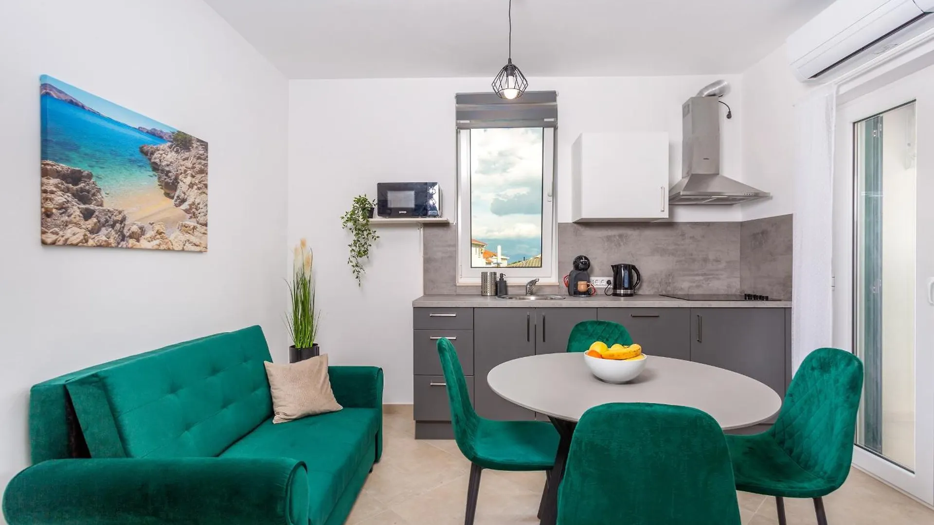 Divine Apartments Baska