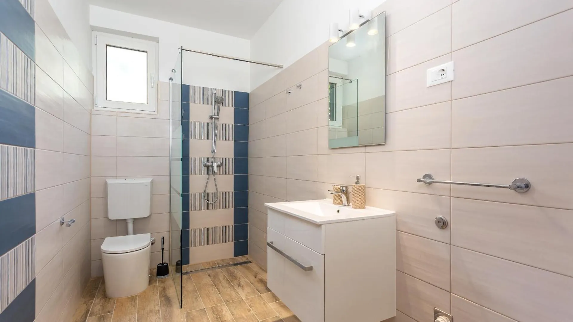 Divine Apartments Baska