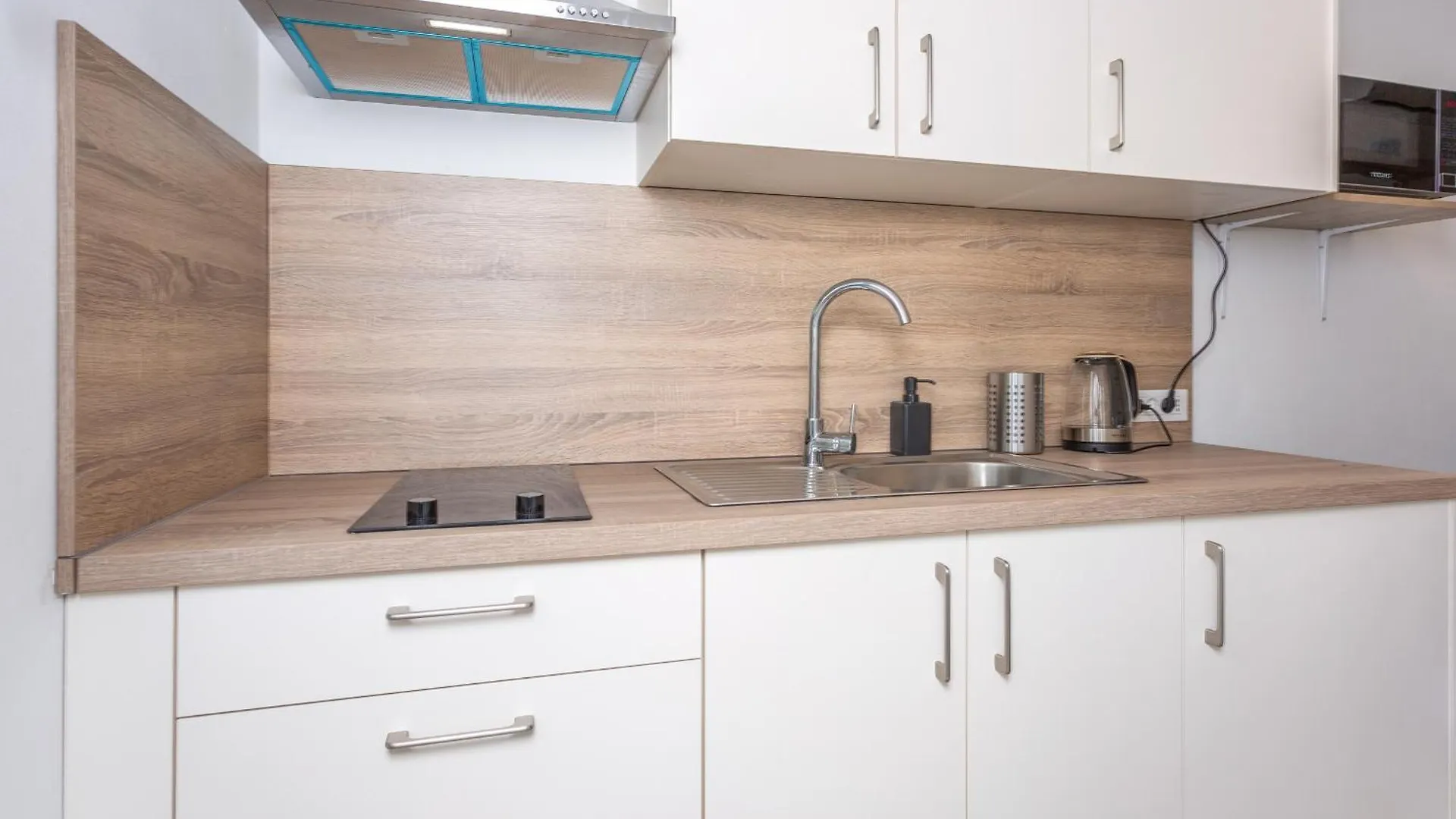 Divine Apartments Baska
