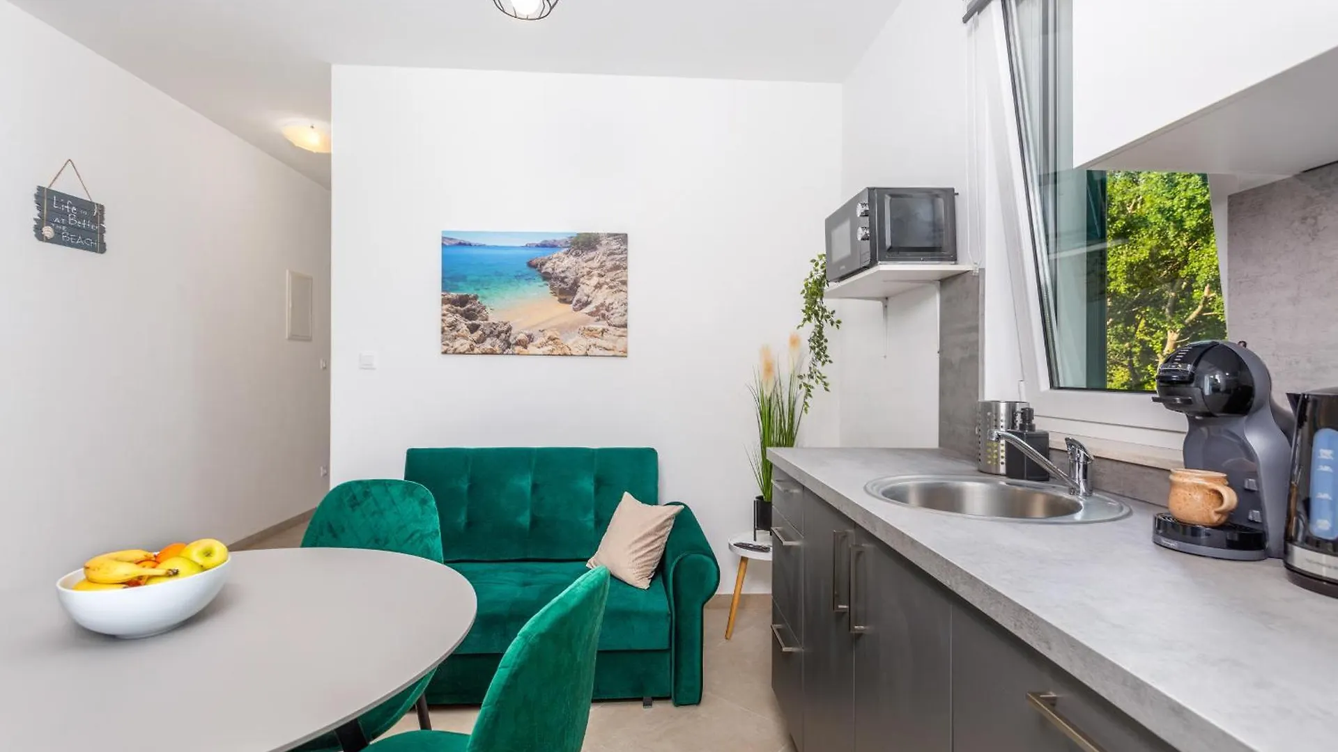 Divine Apartments Baska