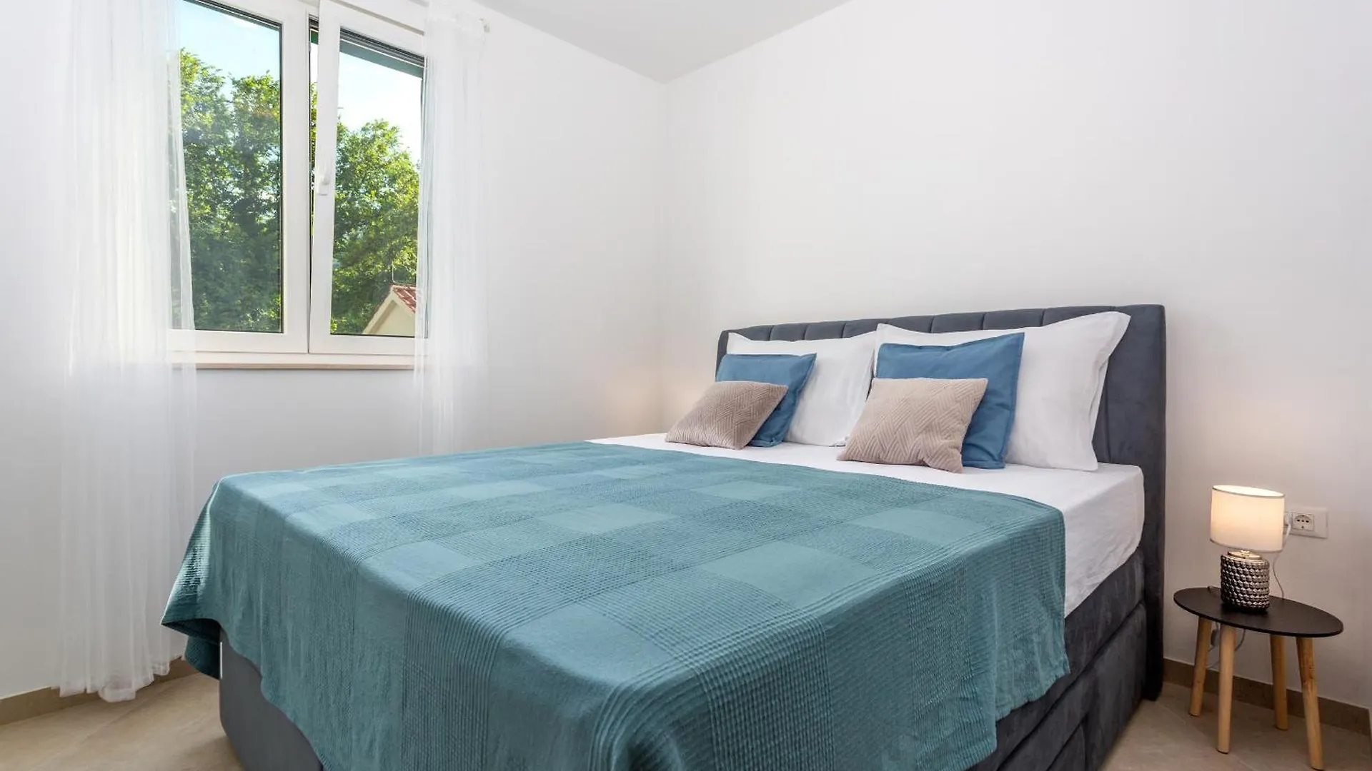 Divine Apartments Baska