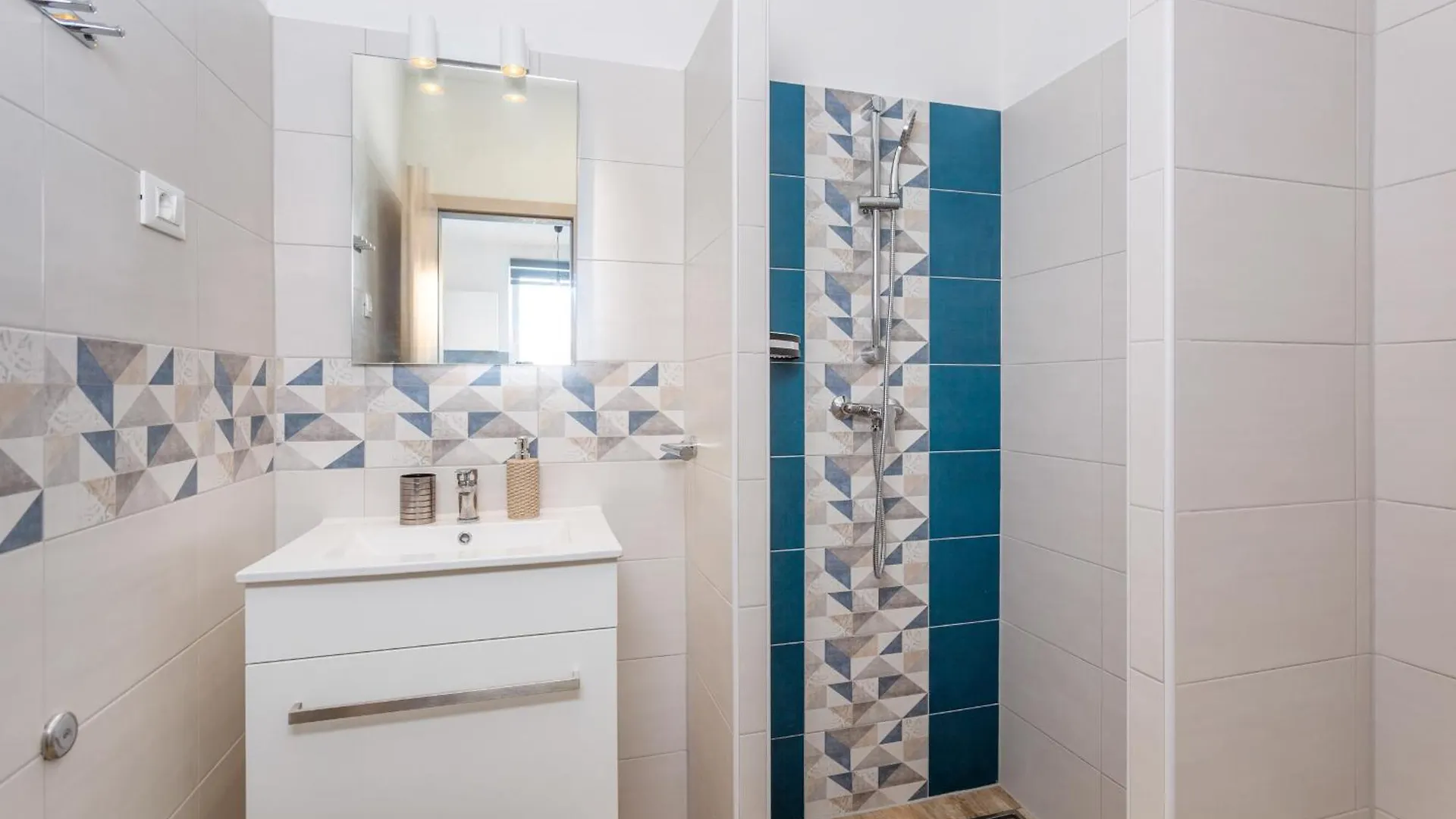 Divine Apartments Baska
