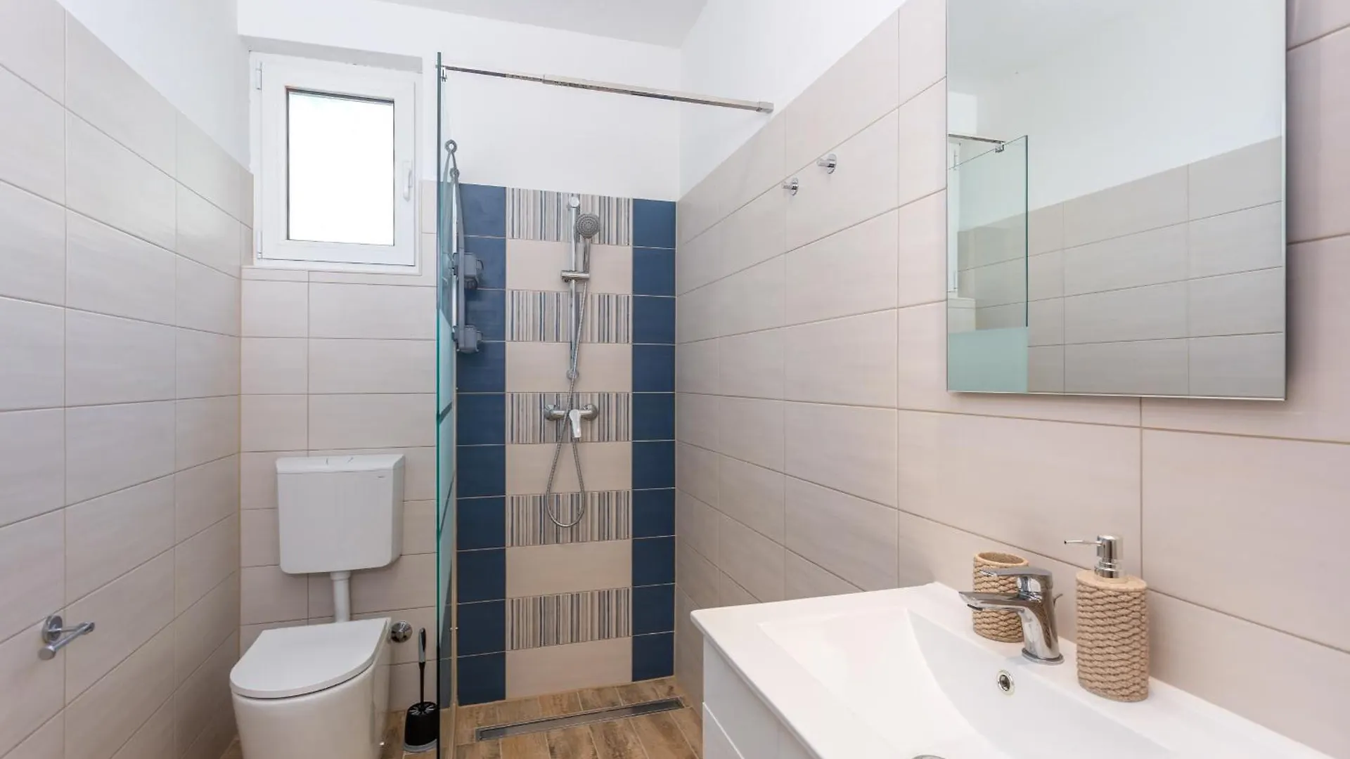 Divine Apartments Baska