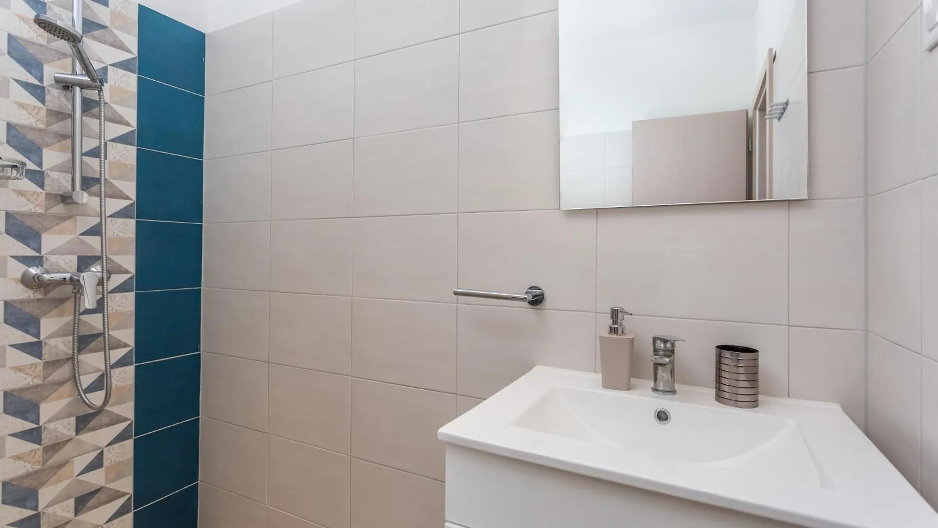 Divine Apartments Baska  0*, Baska (Krk) Croatia