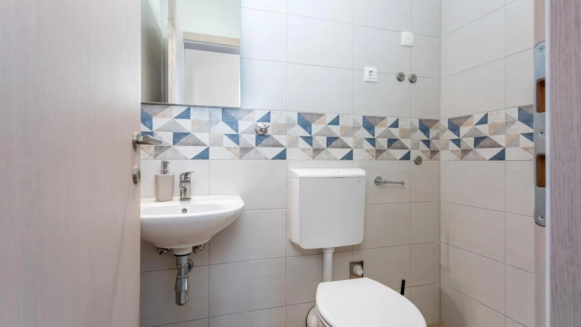 Divine Apartments Baska