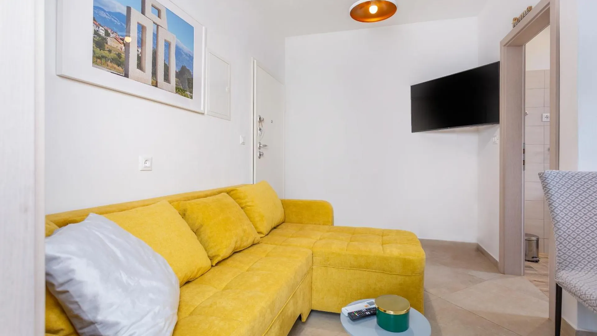 Divine Apartments Baska