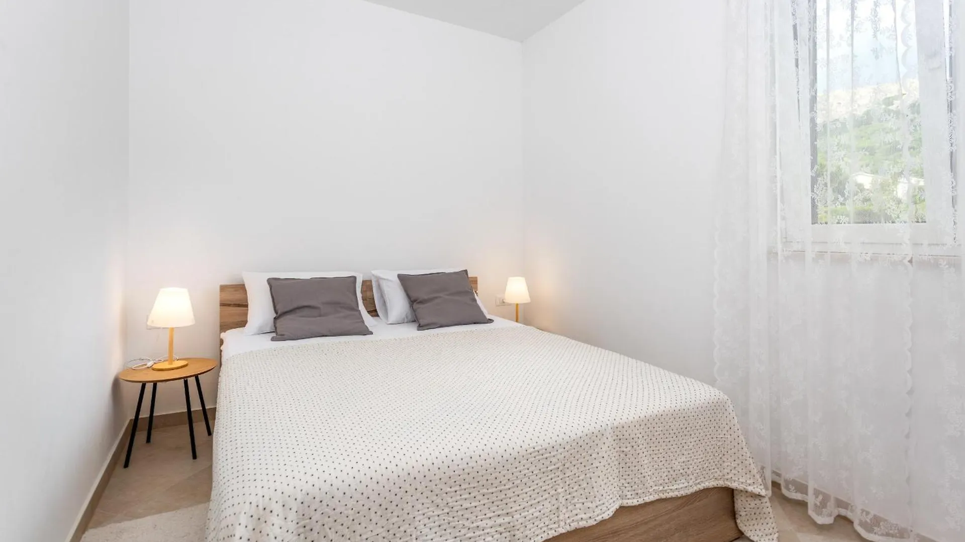 Divine Apartments Baska
