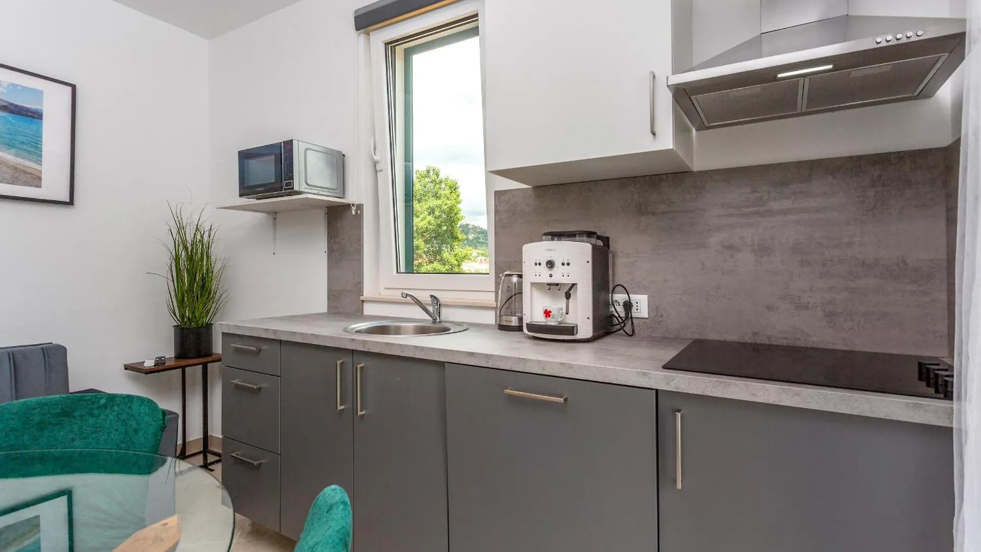 Divine Apartments Baska